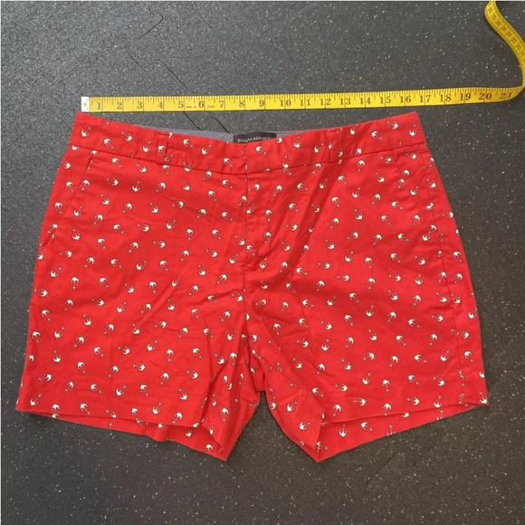 Banana republic Shorts Womens size 10 red with white anchor 5” Inseam Nice Cond - Picture 3 of 10